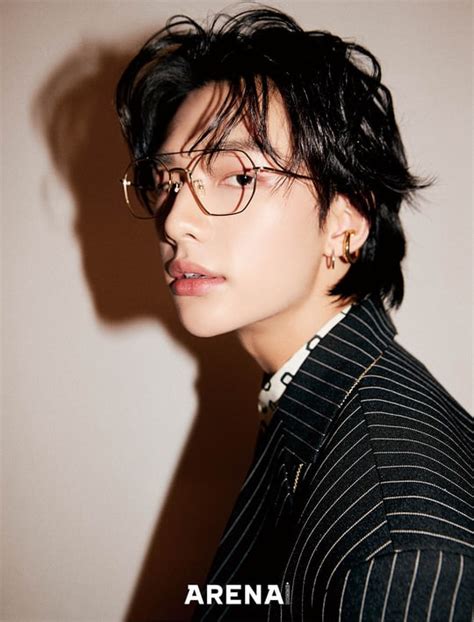 Последние твиты от hyunjin (@hwghunjin). Lee Know e Hyunjin do Stray Kids falam sobre seu amor pela ...