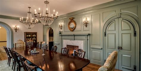 To finish off the colonial style of your dining room, you should add some antiques. Georgian Interior Design Ideas and Styles - CozyHouze.com