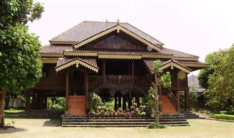 Adalah rumah adat lampung yang biasa dipakai sebagai ikon. Lampung traditional house by RiZaL MuKhTaR | Arsitektur vernakular, Home fashion, Arsitektur