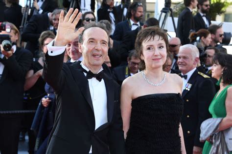 Her the best movies are the tiger and the snow (2005), pinocchio (2002), life is beautiful (1997), johnny stecchino (1991) and down by law (1986). Chi è Nicoletta Braschi: vita privata della moglie di ...