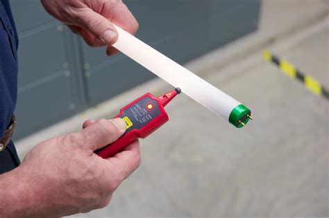 This article covers the basics for compact fluorescent light bulbs (cfls), the information will be printed on the plastic fitting. check bulb for presence of fluorescent gas