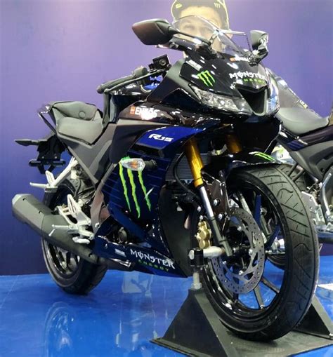It takes inspiration from older, sportier siblings and to bring the vehicle closer to its racing genes, yamaha has decided to give it the motogp touch with an exclusive movistar livery. Yamaha R15 V3 Monster Energy MotoGP Edition Officially Revealed