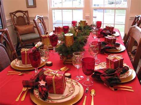 Wonderful Christmas Table Decoration Red And Gold Christmas Dining