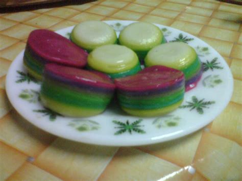 Apam gula hangus kali ini dapur mama tiera berkongsi resepi apam gula hangus yang bukan saja apm gula hangus 11/2 tepong gandum 1tsp baking soda 1 cawan gula 1 cawan air panas 2 sudu slm.kuih ni lembut macam apam,boleh gunakan acuan lompang merah yang plastic tu. -Mak Mok Tomey-: Kuih Lapis Warna-warni & Apam Gula Hangus