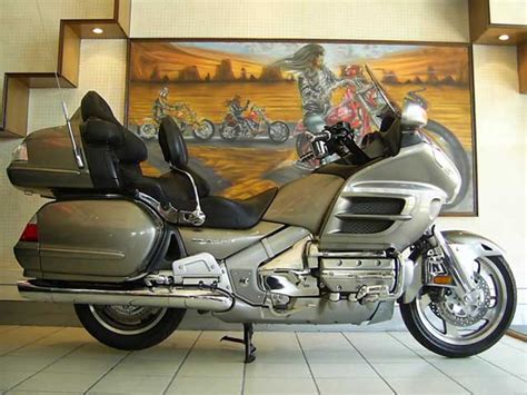 Four stroke, opposed boxer four cylinders, sohc, 2 make model: 2008 Honda GL1800 Goldwing - Photo by BikeFinder.co.za