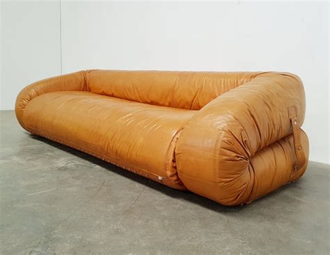 Black leather, silk velvet cushions, breathable bouclé fabric — when shopping for antique, new or vintage sofas, today's couch connoisseurs have much to choose from in terms of style and shape.but it wasn't always thus. Original leather Anfibio sofa by Alessandro Becchi for ...