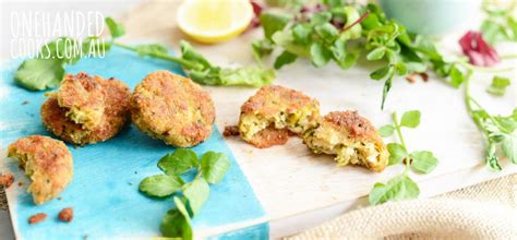 Encourage your little one to feed himself with these tasty finger food recipes. 100+ Baby Led Weaning and Finger Food Recipes - One Handed ...