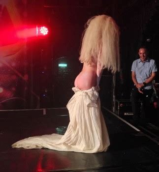 Lady Gaga Strips Naked Ass As She Performs At G A Y Club The Drunken StepFORUM A