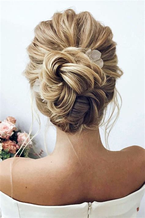 Wrap the end into a low bun and then use the front hair to secure the bun from going loose. Classic Wedding Hairstyles Timeless Ideas | Short wedding ...
