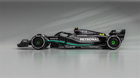 Mercedes vuelve al negro la nueva arma de Lewis Hamilton en Fórmula 1