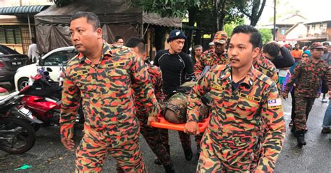 Penang has been hit by severe floods following a heavy rainfall which began last night, 14 september, causing landslides and bringing rush hour traffic to a according to the penang fire and rescue department, the flooded areas included jalan p ramlee, jalan masjid negeri, batu ferringhi and. Two senior citizens killed in Penang floods; 2,000 ...