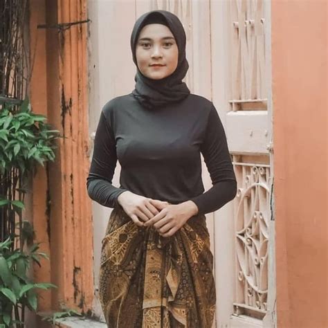 Pin Oleh Ikeh Kimochi Di Ahijab Stylist 7 Di 2021 Hijab Chic Gaya