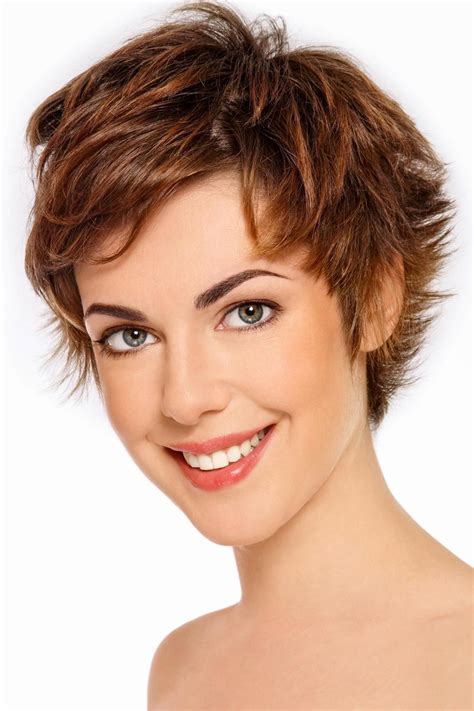Dann schau dir mal bilder an, wenn die schweden mitsommer feiern! Fransige Kurzhaarfrisur | Schicke Kurzhaarfrisuren für ...