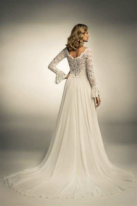 Das perfekte hochzeitskleid für jede frau. Langes Brautkleid Chiffonock Spitzenärmel The One in 2020 ...