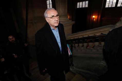 Le Célèbre Gynécologue André Hazout Condamné à Huit Ans De Prison Pour Des Viols Et Agressions