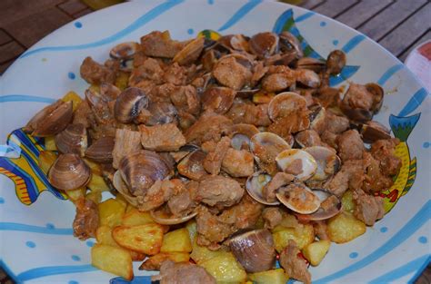 Carne de porco à alentejana