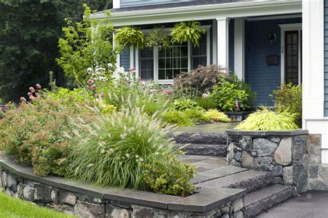 Beautiful Small Front Yard Landscaping Ideas with Low ...