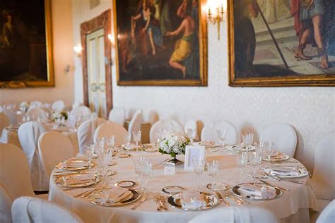 Per chi si appresta a celebrare le nozze, sa benissimo che questi oggetti sono un piccolo dettaglio che fa la differenza nel segnaposto tradizionali: Sire Real Wedding: un matrimonio raffinato ed elegante al ...