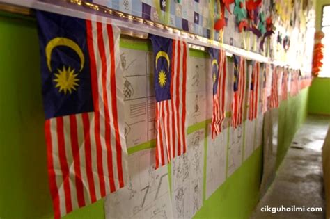 Pegang tali dan bentuk seperti gambar berikut. 100 Idea Hiasan Kelas Sempena Kemerdekaan