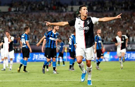 Gonzalo higuaín (juventus) header from very close range to the centre of the goal. Cristiano Ronaldo steals the show for Juventus vs. Inter ...