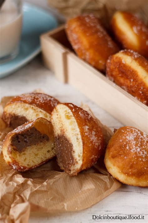 In alcune serate sarà possibile degustare anche gli 'zucaren' con crema zabaione, il tipico biscotto ravennate. Bomboloni con crema al cioccolato | Ricetta | Dolci, Crema ...