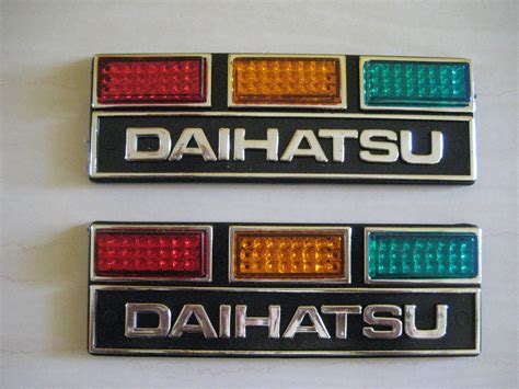 BESIHITAM AUTOPARTS Daihatsu Emblem Sepasang