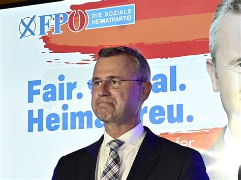 Der ankündigung vor über einem monat sind bislang keine taten gefolgt. Straches Erklärung von Hofer "zur Kenntnis" genommen ...