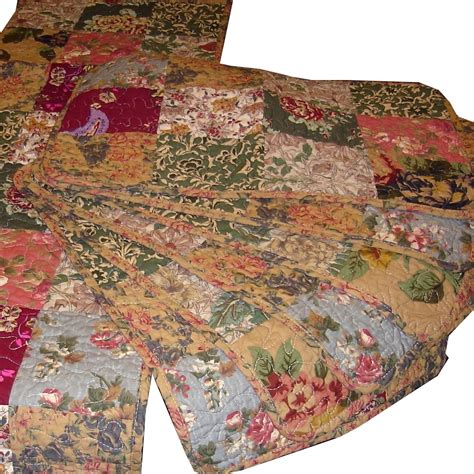 Buy recycle fabric handmade stitched kantha quilt and queen vintage kantha throw blankets, patchwork quilted bedcover into queen and twin sizes at affordable price. Full / Queen size 100% Cotton Patchwork Quilt Set with ...