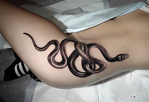 A simple tattoo peaking out of cloths on hip always looks impressive. Snake Hip Tattoo | Best tattoo design ideas