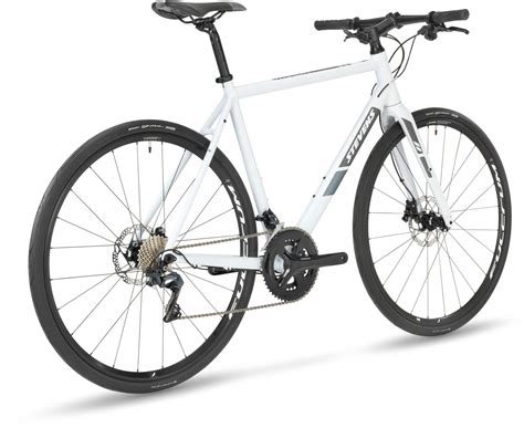 Rolling along on fulcrum racing wheels shod in continental grand prix urban tires the strada 900 can go chasing road bikes. STEVENS 2019 STRADA 900 BÍLÁ - URBAN / STRADA | STEVENS BIKES