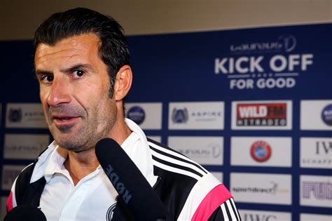 Luis Figo: "Para mí el Madrid es favorito contra Nápoles y para ganar