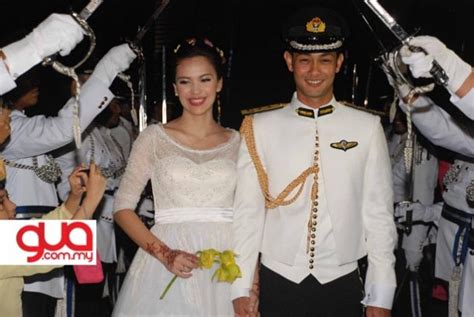 16 inspirasi baju kahwin songket yang confirm anda berkenan. Bila FARID KAMIL Perlekeh Istiadat Ketenteraan di Majlis ...