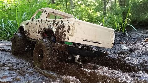 Rc Mud Bogging 4x4 Rc Truck Mudding And Winching Rcfrenzy Youtube
