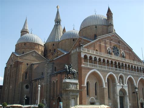 La festa di sant'antonio di messina è ormai una grande attrazione di fede e di religiosità che attira folle e turisti presenti in città durante il periodo di giugno. Basilica di Sant'Antonio di Padova - Wikiwand