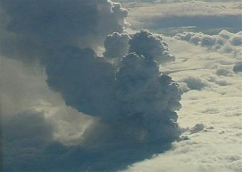 Pequenos terremotos na islândia podem anunciar a erupção iminente de katla. Natureza: Vulcão entra em erupcão e derrete parte de ...