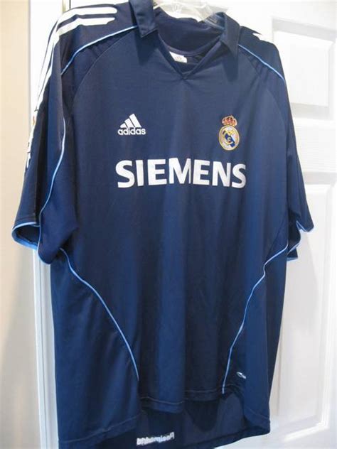 The bernabeu looks set to be the favoured destination and reports emerged that a verbal agreement. Adidas David Beckham Real Madrid Siemens #23 Jersey XL ...