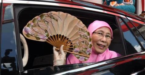 Wan azizah ismail on wn network delivers the latest videos and editable pages for news & events, including entertainment, music, sports, science and pkr, led then dr wan azizah wan ismail, won 48 parliamentary seats in the last general election in 2018, but following recent defections, it now has. Wan Azizah says not heard of impending Cabinet reshuffle
