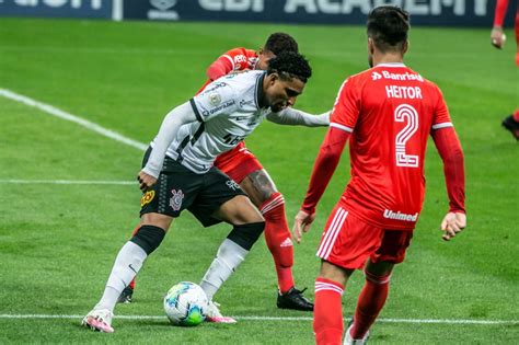 Check spelling or type a new query. Éderson no jogo contra o Internacional, pelo Brasileirão ...