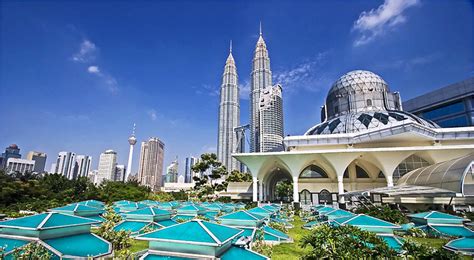 Hari ini berlangsung majlis tahlil mh17 di masjid as syakirin klcc anjuran astro yang turut disertai peserta pencetus ummah. KLCC Park Kuala Lumpur Malaysia | 10 Best Taman KLCC