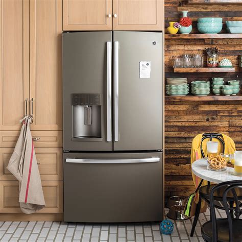 Refrigerators, dishwashers, ranges, and microwaves in slate are a compelling look for both modern and rustic kitchen designs. Spice Up Your Kitchen with GE's New Slate Finish ...
