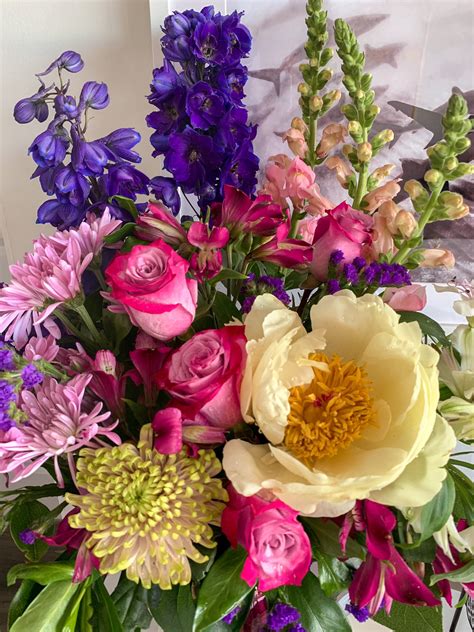 Goddess Eva De Vil 💋 On Twitter A Stunning Bouquet Delivery From A Special Admirer 😍💐