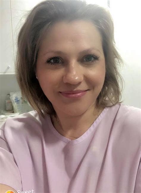 Ultimele imagini surprinse de către cei de la evz.ro cu vedeta spun totul. Mirela Vaida, prima imagine după ce a născut al treilea ...