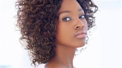 Coloring your hair isn't always a great idea, especially if it's already damaged. How to Restore Natural Curl Pattern to Heat Damaged Hair