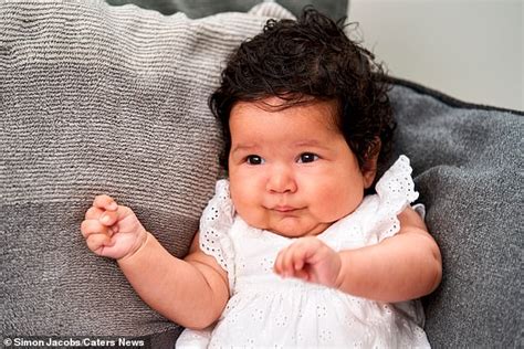 London Woman 27 Who Was Told She Had A 01 Of Conceiving Becomes A Single Mother Daily Mail