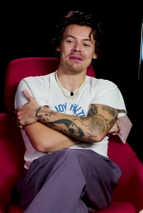 + #harry styles #v sorry if you're over lavender robe harry because i'm not #capital fm #myedit. Capital FM Fanmail in 2020 | Harry styles pictures, Harry ...