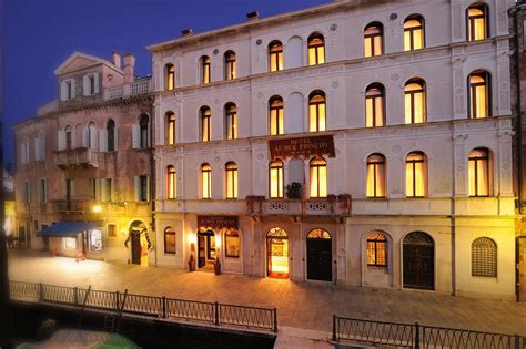 Hotel splendid venice is a charming luxury boutique property that overlooks the city's prized canals and is a quick and easy walk to both piazza san marco and ponte rialto. Hotel Ai Due Principi, Venice, Italy - Booking.com