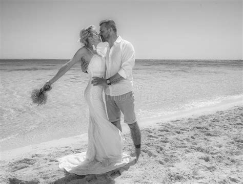Beautiful Married Couple On A Tropical Beach Wedding Day Stock Image Image Of Horizon Beach
