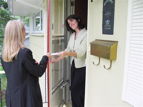 How do i do things by myself? Top 8 Safety Tips for Single Women Living Alone - Reolink Blog