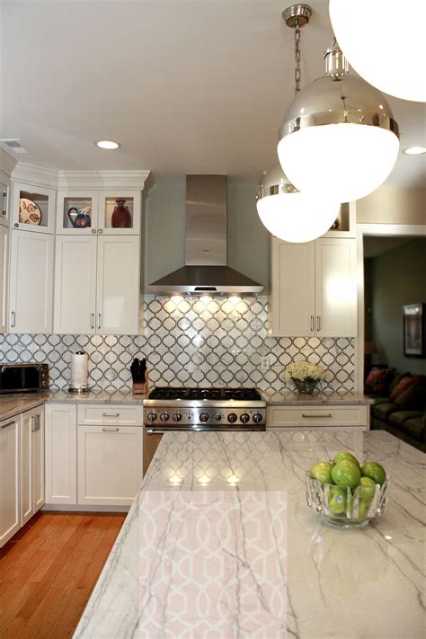 I first had to clean the backsplash tiles and let them i also cut out squares of magnetic strip in the same size as the back of the tiles and removed the. 11+ Magnetic Reclaimed Tin Backsplash Ideas | Macaubas ...