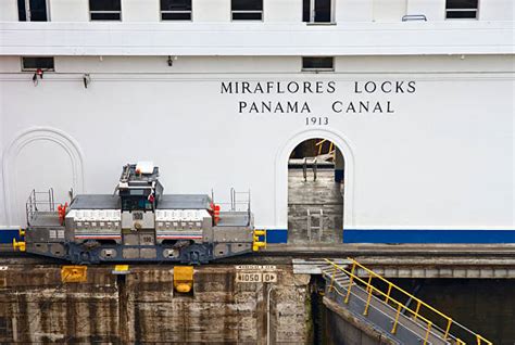 Best Miraflores Locks Stock Photos Pictures And Royalty Free Images Istock